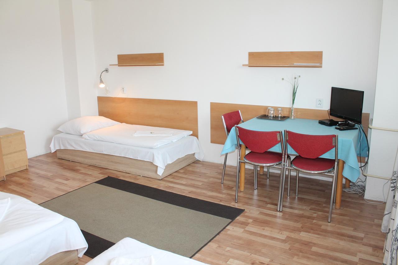Hostel Turist Зволен Екстериор снимка